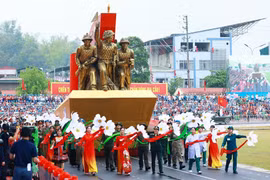 Parade commemorating 70th anniversary of Dien Bien Phu victory held