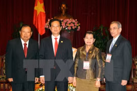 PM greets guests visiting for Reunification Day celebrations 