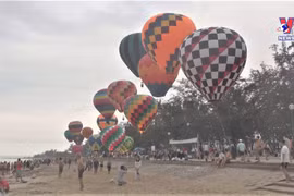 Hot-air balloon festival in Binh Thuan