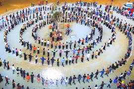 Over 2,000 people to perform Xoe Thai dance