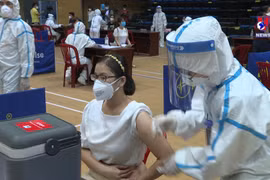 Da Nang ensures COVID-19 vaccination for OVs, foreigners