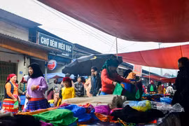 Meo Vac flea market - a unique cultural trait in mountainous area