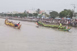 Khmer community treasures traditional Ngo boat race 