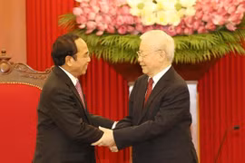 Vietnam gives top priority to relationship with Laos: Party chief