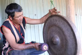 “Living human treasure” preserves gong sounds of Tay Nguyen 