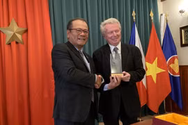 Czech writer wins Vietnamese national information service award ​