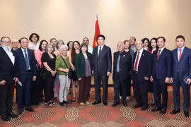 President Luong Cuong and delegates (Photo: VNA)