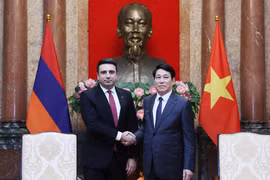 State President Luong Cuong (R) and President of the National Assembly (NA) of Armenia Alen Simonyan. (Photo: VNA)