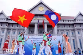 An art performance to celebrate the Laos - Vietnam Friendship Year (Photo: VNA)