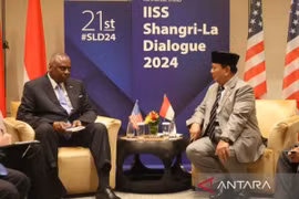 Indonesia's Minister of Defense and President-elect Prabowo Subianto (R) and US Secretary of Defense Lloyd J. Austin (Photo: Antara)