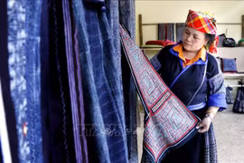 The Ministry of Culture, Sports and Tourism has worked to preserve the traditional brocade weaving of the Mong ethnic group in Mu Cang Chai district, Yen Bai province. (Photo: VNA)