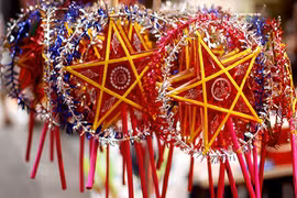 Glass paper lanterns light up full moon festival