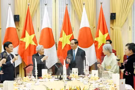 State President greets Japanese Emperor, Empress