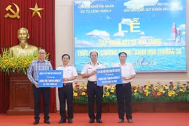 Phu Tho presents 20,000 trees to green up Truong Sa district