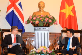  Deputy PM receives Icelandic foreign minister 