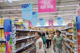 Nation's retail sales jump 9.5 percent in 2015