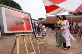 Exhibition on renovation held in Hanoi