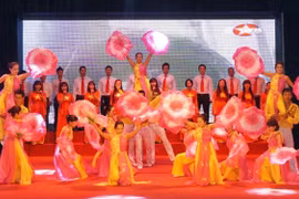Art performances celebrate Hanoi Liberation Day
