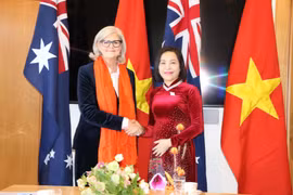 Vice Chairwoman of the National Assembly Nguyen Thi Thanh (R) meets with Governor-General of Australia Samantha Joy Mostyn (Photo: VNA)