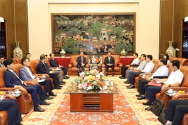 An overview of the meeting between Secretary of the provincial Party Committee Nguyen Huu Nghia and RoK Ambassador to Vietnam Choi Youngsam. (Photo: baohungyen.vn)