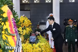 A delegation of Thailand pays respects to Party General Secretary Nguyen Phu Trong at the state funeral in Hanoi (Photo: VNA)