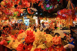 Preserving the features of the traditional Mid-autumn Festival