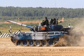 Crew No. 2 of Vietnamese tank team competes at Army Games 2022