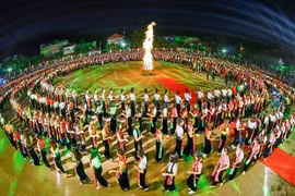 Gigantic folk dances to honour Xoe Thai