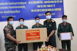 Military Region 7 presents medical equipment to Cambodian army