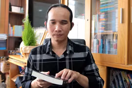 Blind musician releases inspirational book