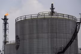 Indonesia allows oil and gas investors to choose contract options