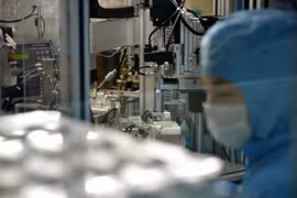 Singapore February manufacturing shrinks