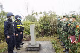Border forces of Vietnamese, Chinese provinces hold joint patrol