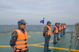 Vietnamese, Chinese coast guards conduct joint patrol in Tonkin Gulf