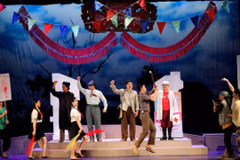 Hanoi’s theatre resumes performances after social distancing 
