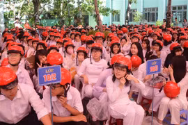 Honda Vietnam kicks off programme giving away 20,000 free helmets