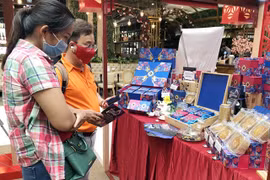 Mooncake producers begin selling well before Mid-Autumn Festival