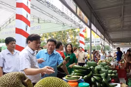 Fruit, farm produce week underway in Hanoi