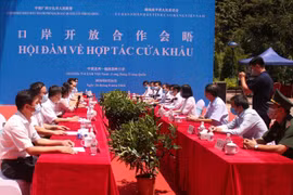 Vietnamese, Chinese localities work to boost ties in border gate-related issues