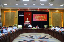 PM checks disbursement of public investment in Ninh Binh