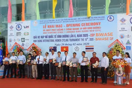 Binh Duong int’l women cycling tournament kicks off