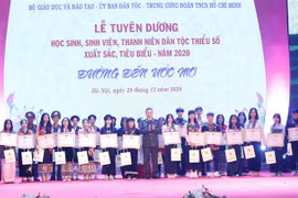 Outstanding ethnic minority students honoured