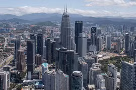 Malaysia announces over 57-bln-USD package to deal with COVID-19