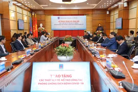 PetroVietnam grants aid to Health Ministry to fight COVID-19 