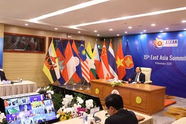Singaporean PM suggests three areas to boost EAS cooperation 