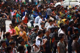 Thailand urges migrant workers to renew work permits