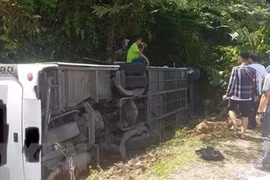 Road accident in Quang Binh province kills at least 13