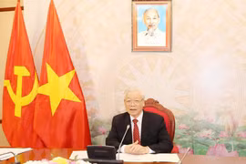 Top leaders of Vietnam, China agree to step up result-oriented cooperation 
