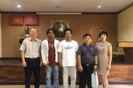 Vietnamese Embassy in Thailand receives rescued fishermen