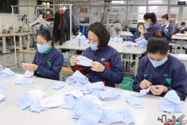 Pandemic-hit garment producers find way to weather crisis